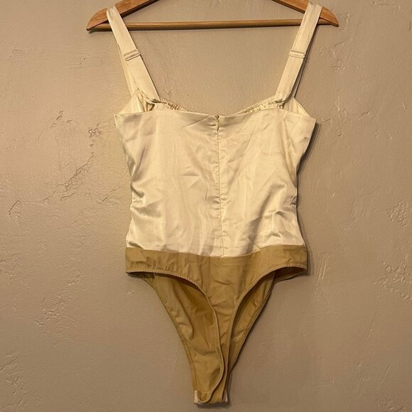 NWOT WeWoreWhat White Ruched Satin Bodysuit Size 4 - Picture 7 of 8